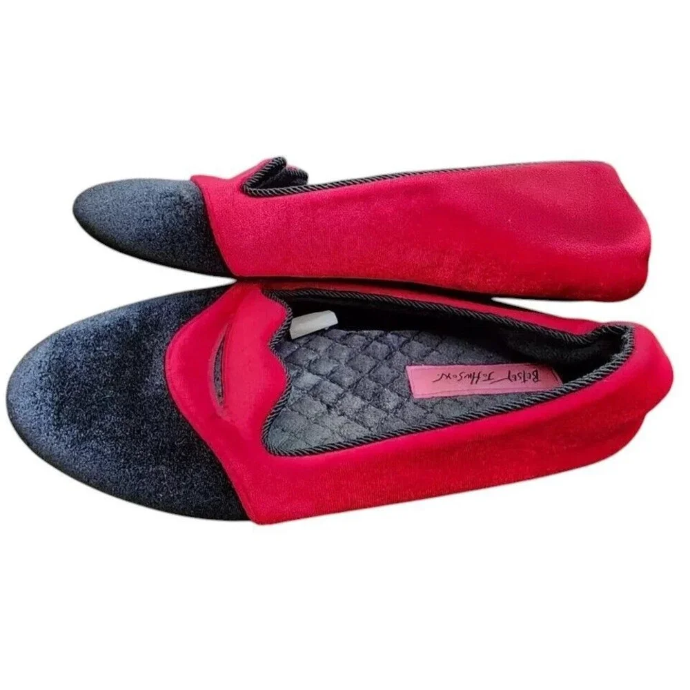 Betsey Johnson LIPPSSS Velvet Slip Ons Size S (5-6)